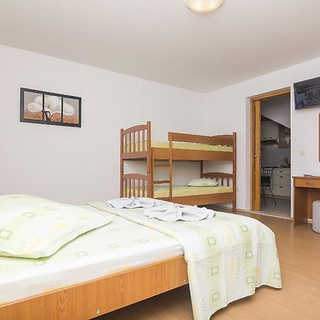 Apartments With A Parking Space Brela, Makarska - 11687 Phòng bức ảnh