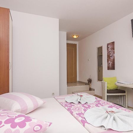 Apartments With A Parking Space Brela, Makarska - 11687 Phòng bức ảnh