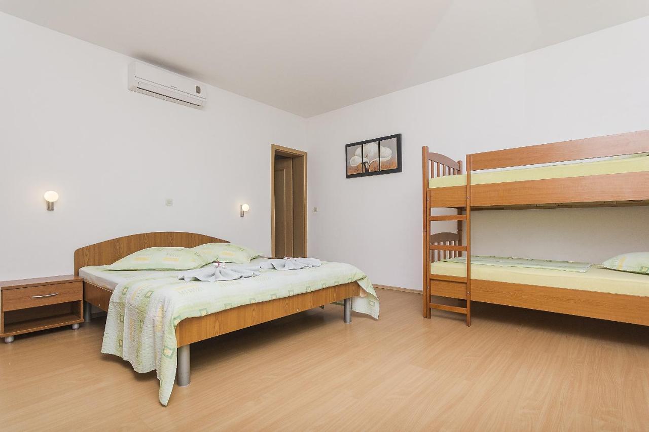 Apartments With A Parking Space Brela, Makarska - 11687 Ngoại thất bức ảnh