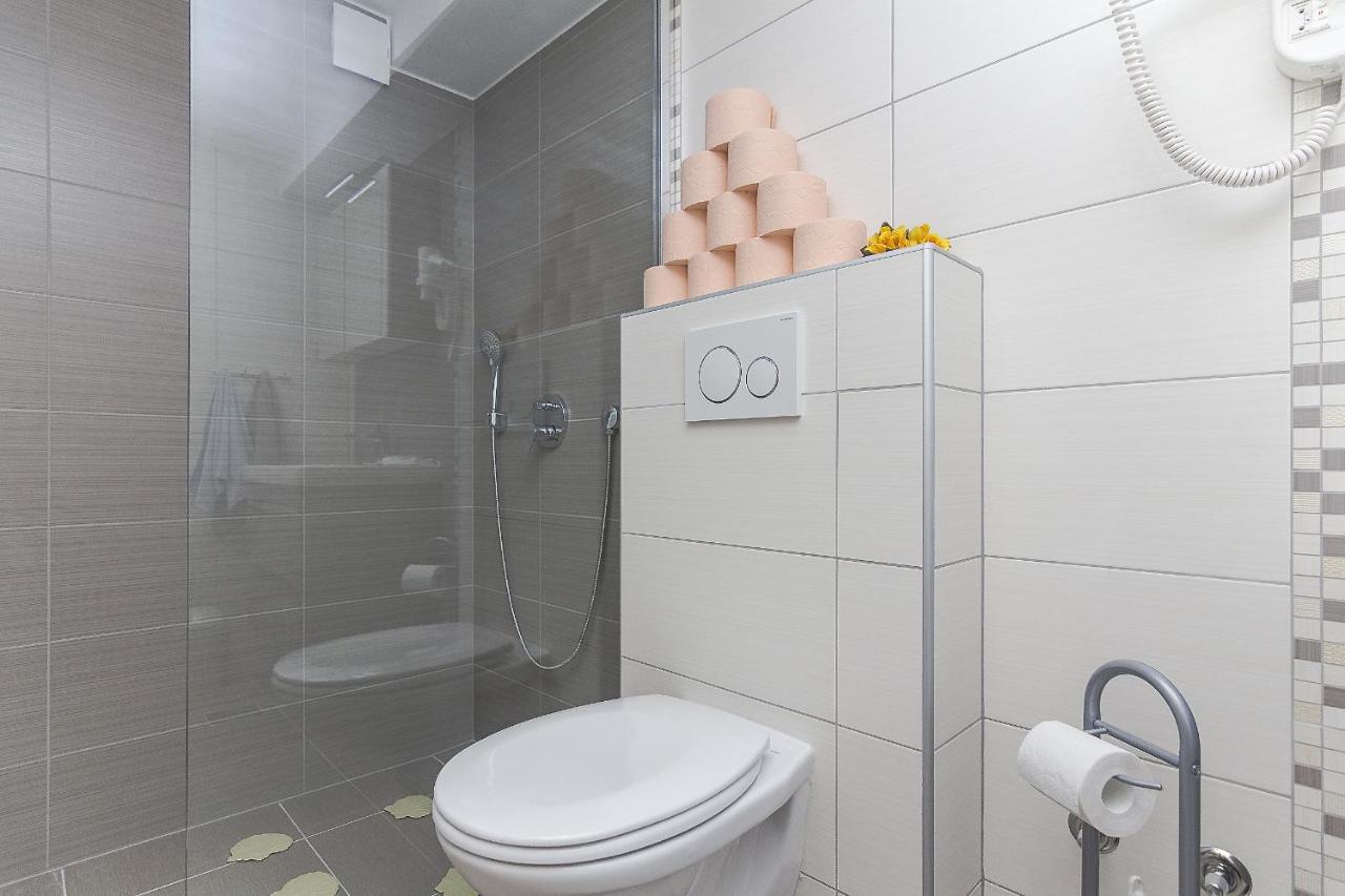 Apartments With A Parking Space Brela, Makarska - 11687 Ngoại thất bức ảnh